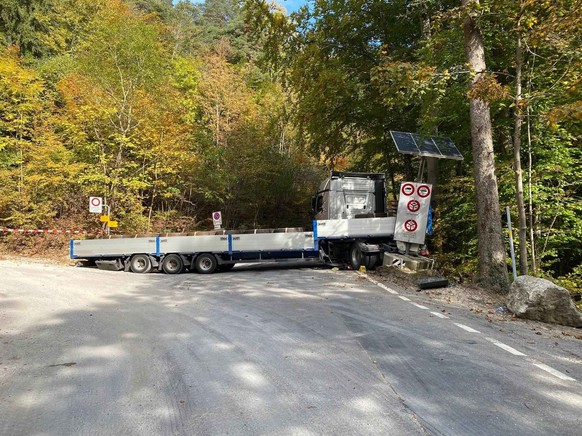Ein herrenloses Sattelmotorfahrzeug ist am 10. Oktober 2022 in Oberdorf SO rückwärts in einen stehenden Motorradfahrer gerollt und hat diesen tödlich verletzt.