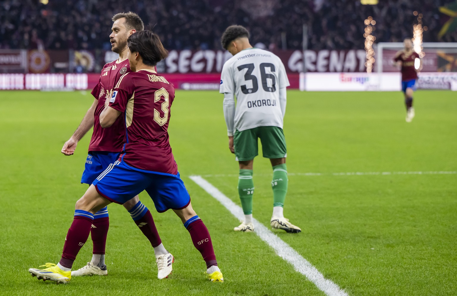 Le milieu genevois Timothe Cognat, gauche,et le defenseur genevois Keigo Tsunemoto, droite, laissent eclater leur joie, apres le 1:0, lors de la rencontre de football de Super League entre le Geneve S ...