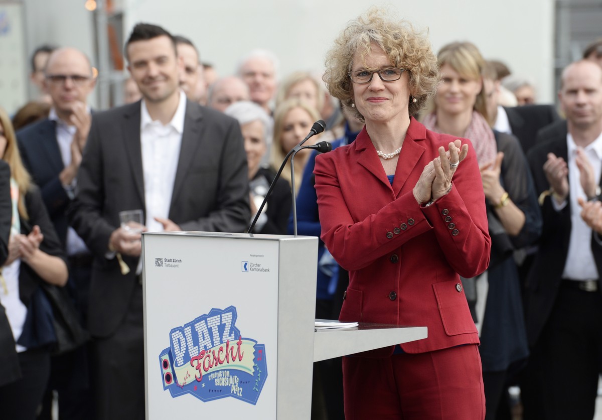 Corinne Mauch bei der Eröffnung des Sechseläutenplatzes in Zürich.