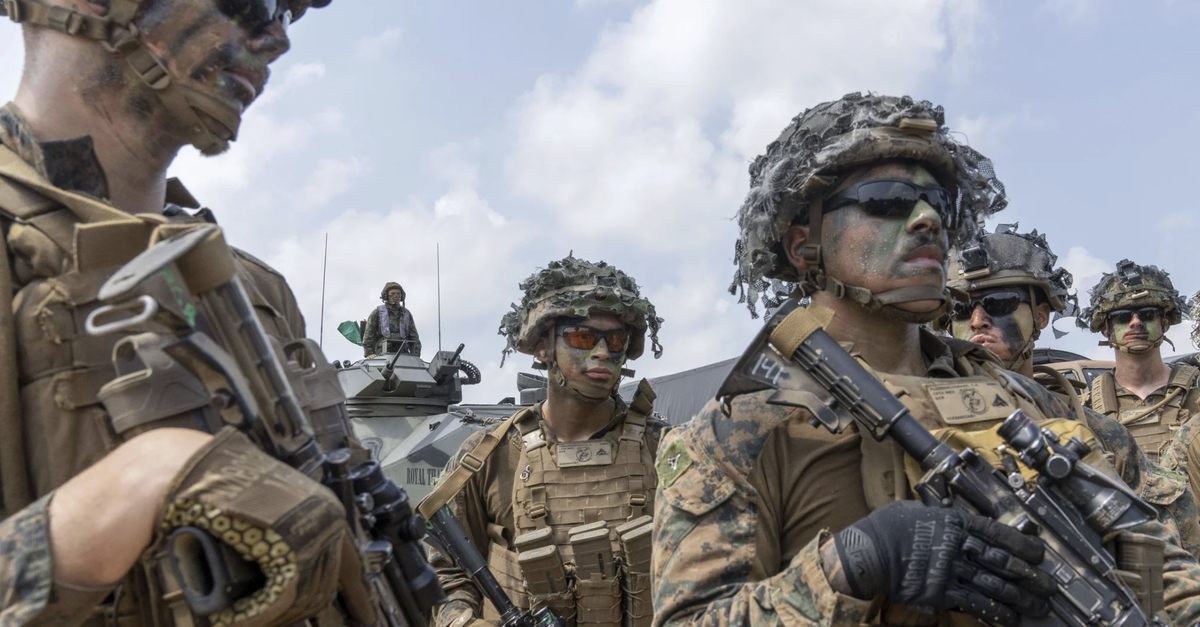 Trump zwischen Krieg und Frieden: Was hat er mit Marines und Fallschirmjägern im Iran vor?