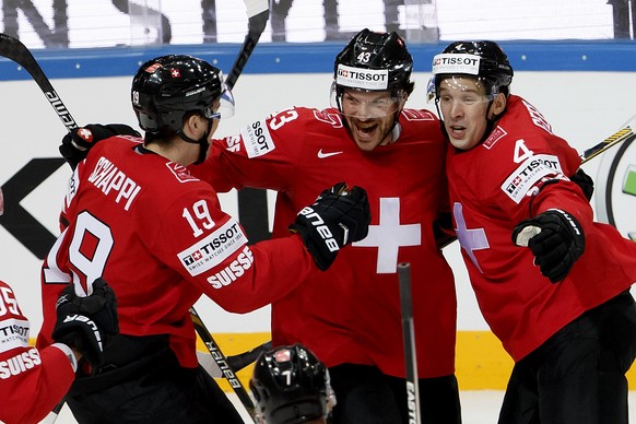 Switzerland&#039;s Morris Trachsler, centre, celebrate his goal whit teammates Reto Schaeppi, left, and Switzerland&#039;s Patrick Geering, right, after scored the 1:1, during the IIHF 2015 World Cham ...