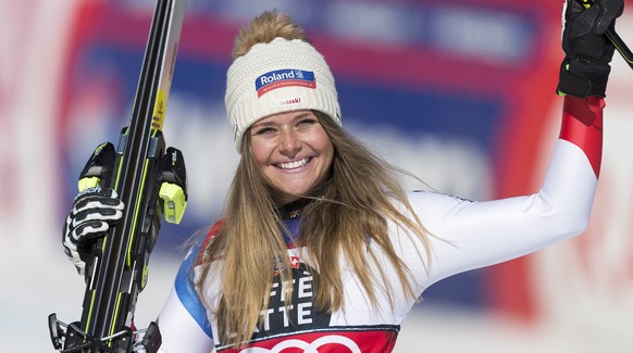 ARCHIVBILD ZUR ANNULLIERUNG DES SKI ALPIN WELTCUP FINALES IN CORTINA D&#039;AMPEZZO, CORINNE SUTER STEHT DAMIT ALS DISZIPLINENSIEGERIN IM SUPER-G FEST, AM FREITAG, 6. MAERZ 2020 - Corinne Suter of Swi ...