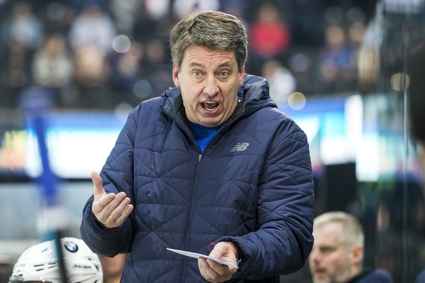 Davos&#039; Cheftrainer Harijs Witolinsch im Eishockey Meisterschaftsspiel der National League zwischen dem EV Zug und dem HC Davos am Samstag, 5. Januar 2019, in der Bossard Arena in Zug. (KEYSTONE/A ...