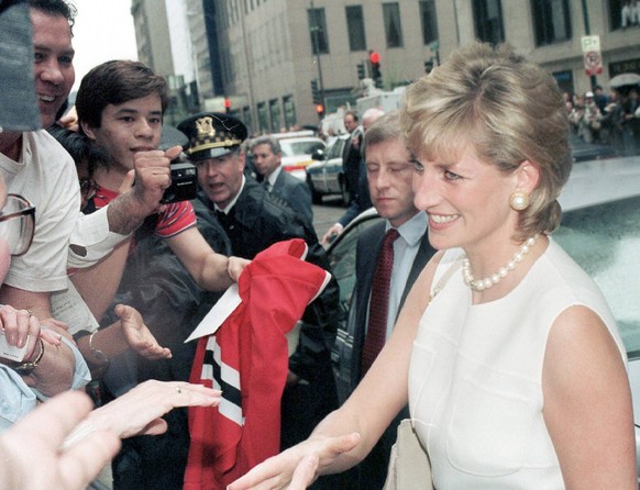 Bildnummer: 52008869 Datum: 06.06.1996 Copyright: imago/UPI Photo
Lady Diana Spencer (GBR) in Chicago - PUBLICATIONxINxGERxSUIxAUTxHUNxONLY, Personen , optimistisch , Freude; 1996, Chicago, Presseterm ...