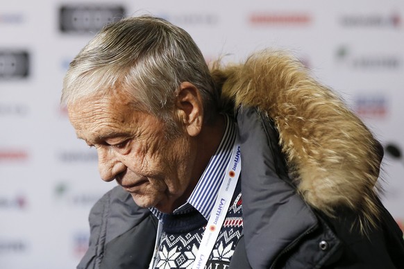 epa05808025 Gian-Franco Kasper, President of the FIS, arrives for a press conference, at the FIS Nordic World Ski Championships in Lahti, Finland, February 22, 2017. EPA/PETER KLAUNZER