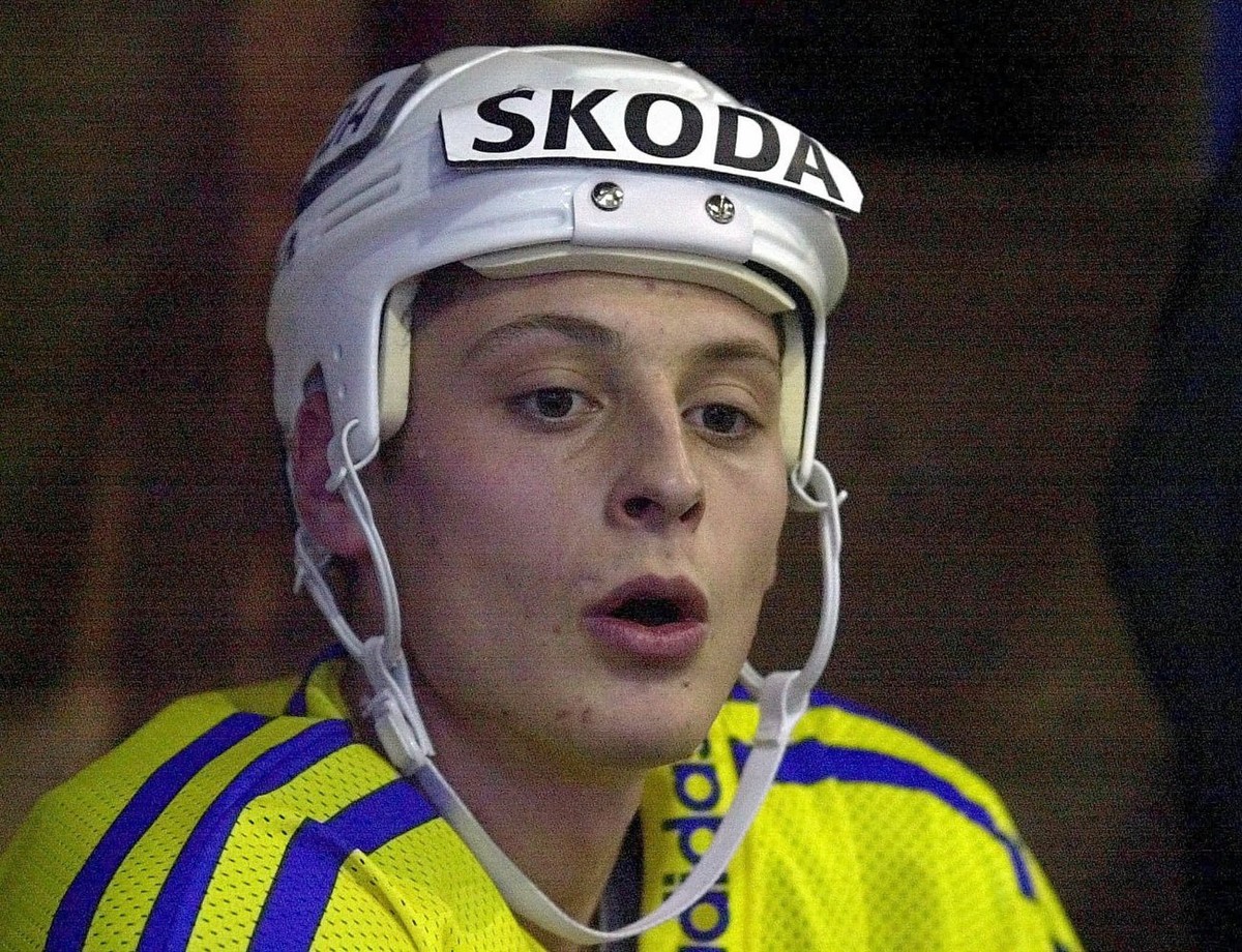 Mark Streit from HC Davos during his 2 minute-penalty on the bench, watching his team-mates fighting against the Koelner Haie, at the Icehockey Spengler Cup in Dabvos, Switzerland, Wednesday, December ...