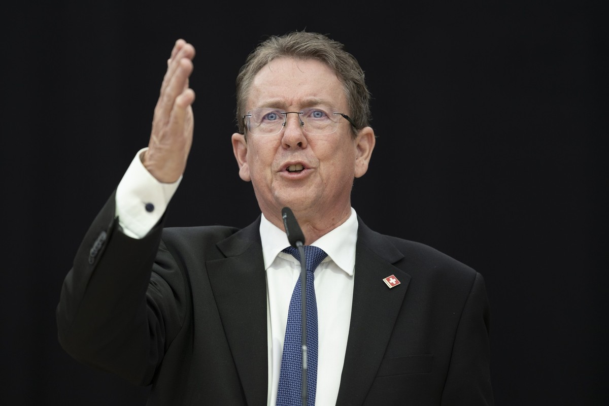 Bundesrat Albert Roesti spricht am Eidgenoessischen Scheller-und Trychlerfest, am Sonntag, 23. August 2026, in Schuepfen. (KEYSTONE/Peter Schneider)