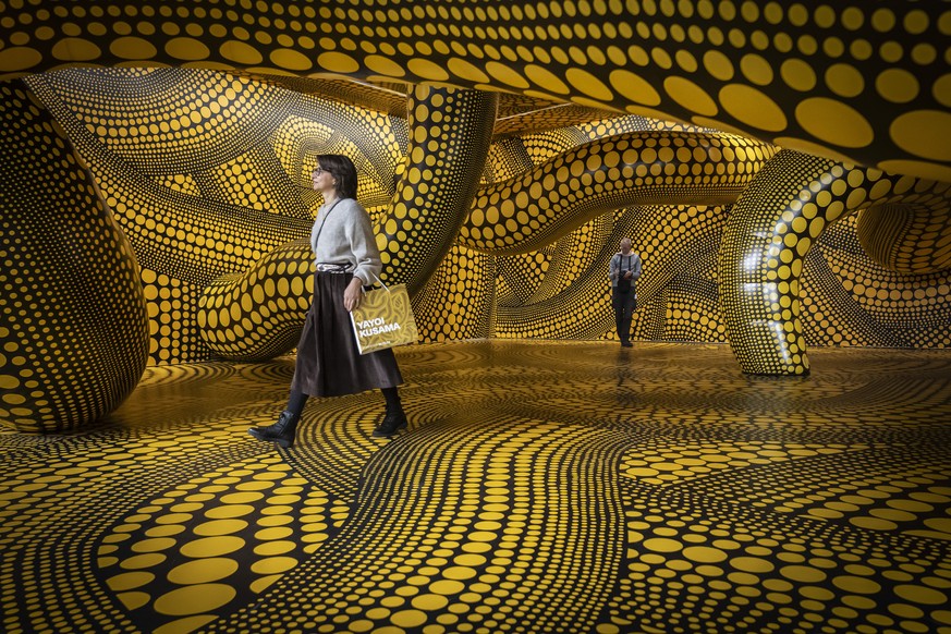 epa12444701 The installation &#039;Infinity Mirrored Room ?- The Hope of the Polka Dots Buried in Infinity Will Eternally Cover the Universe&#039; of Japanese artist Yayoi Kusama is on display at the  ...