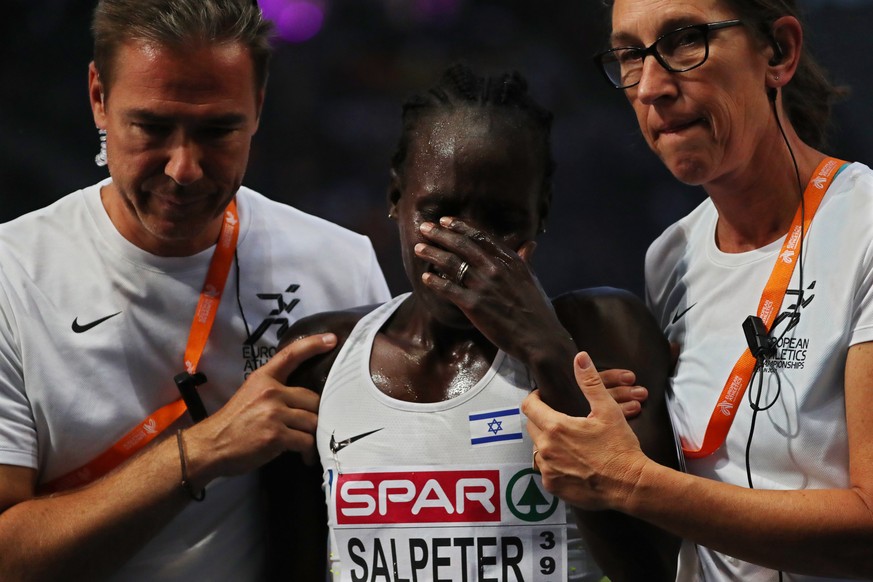 epa06946507 Lonah Chemtai Salpeter (C) of Israel reacts after competing in the women&#039;s 5,000m final at the Athletics 2018 European Championships, Berlin, Germany, 12 August 2018. EPA/SRDJAN SUKI