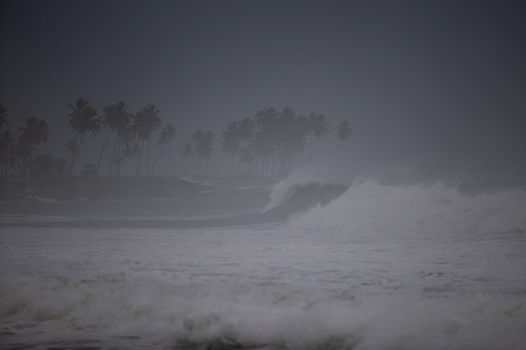 epa12307331 Large waves crash on the beach near Nagua, Dominican Republic, 17 August 2025. Erin weakened during the early morning hours to a Category 3 hurricane on the Saffir-Simpson scale, with maxi ...