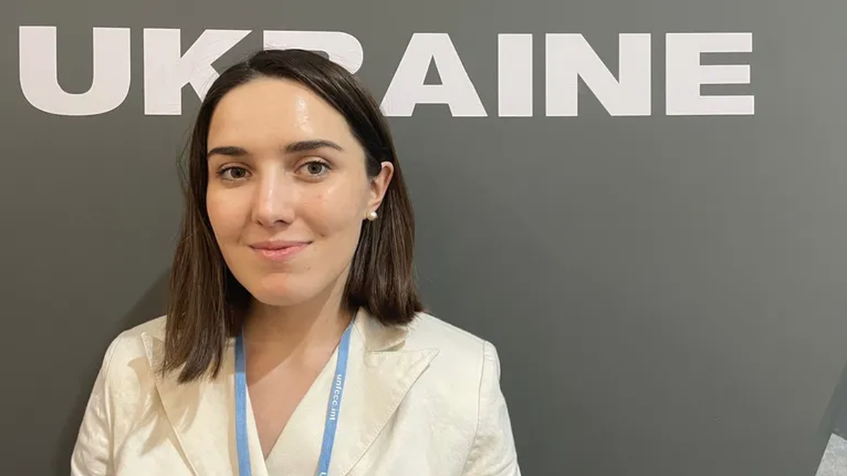 Julia Solovey ist aus Kiew nach Ägypten zur Klimakonferenz gekommen, um auch hier den Terror des russischen Angriffskrieges erlebbar zu machen.