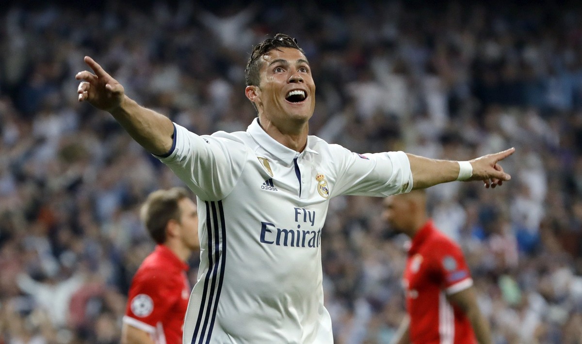 epa05914161 Real Madrid's Portuguese Cristiano Ronaldo celebrates after scoring against Bayern Munich during the Champions League quarter finals second leg soccer match between Real Madrid and Ba ...