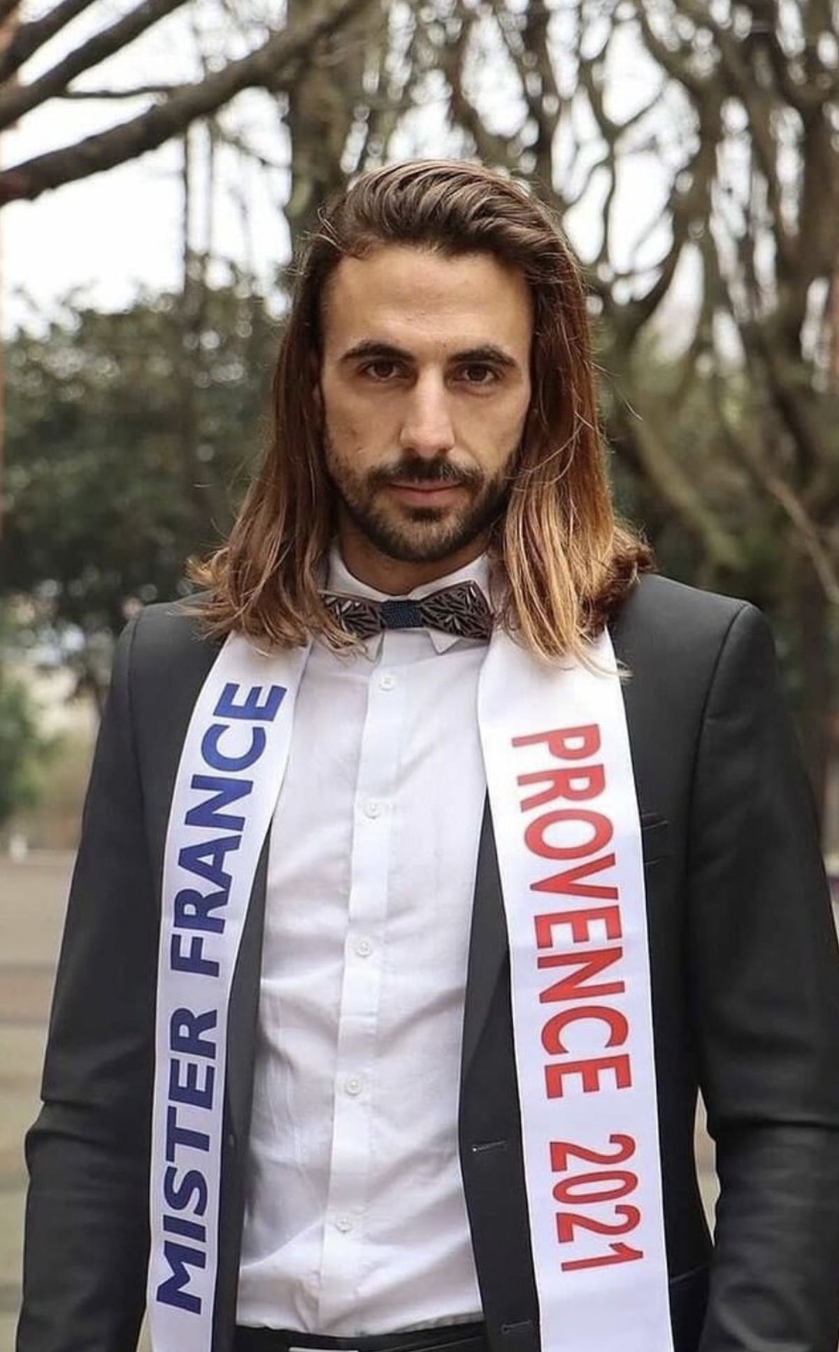 «Mais le coiffeur, c'est pour les faibles.»