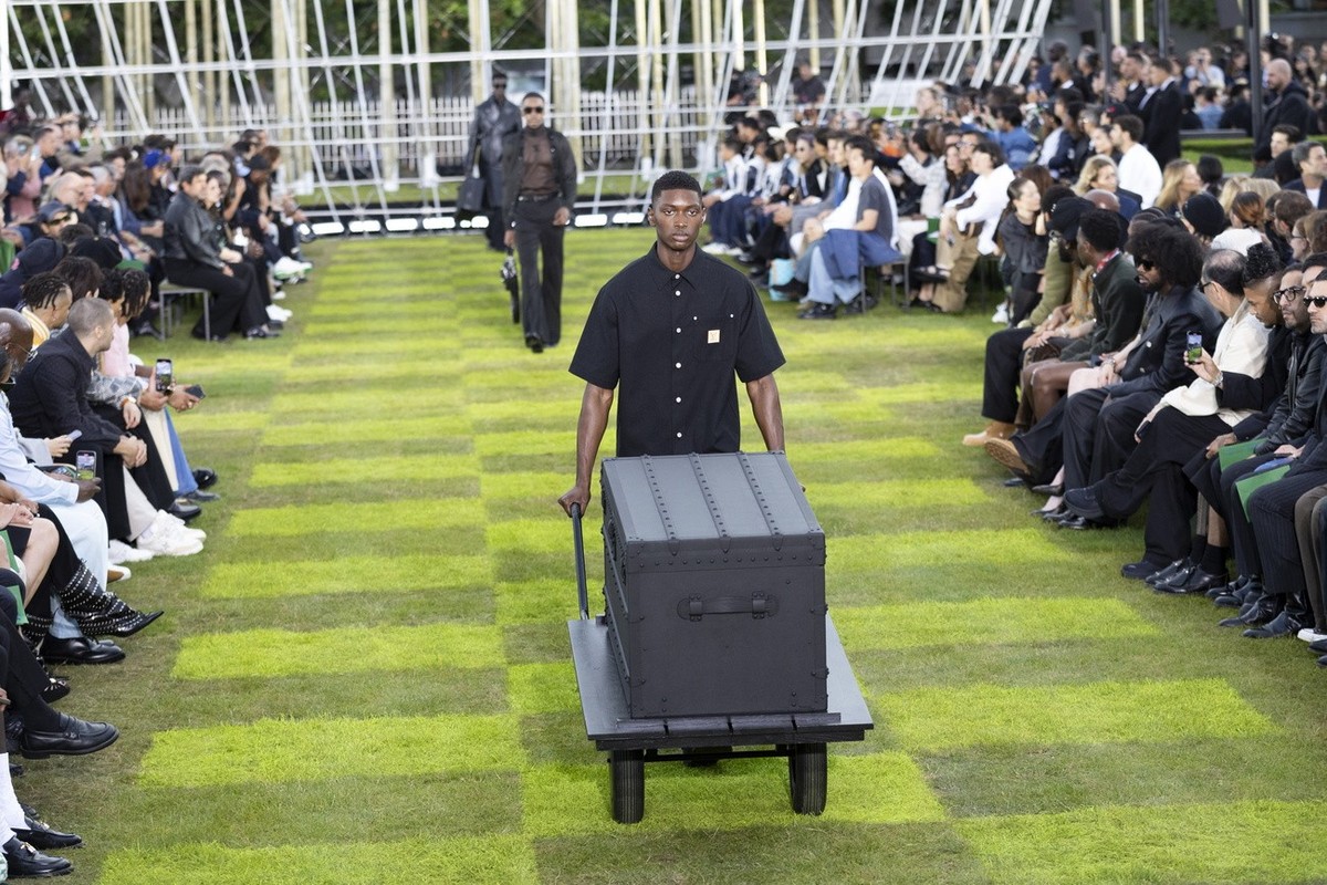 Le défilé Louis Vuitton Homme collection printemps-été 2025 à Paris, à la maison de l'Unesco.