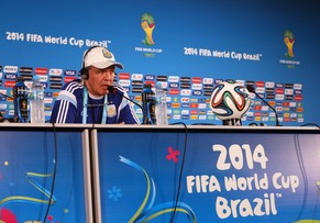 Stets alleine am Podium: Argentinien-Trainer Sabella.