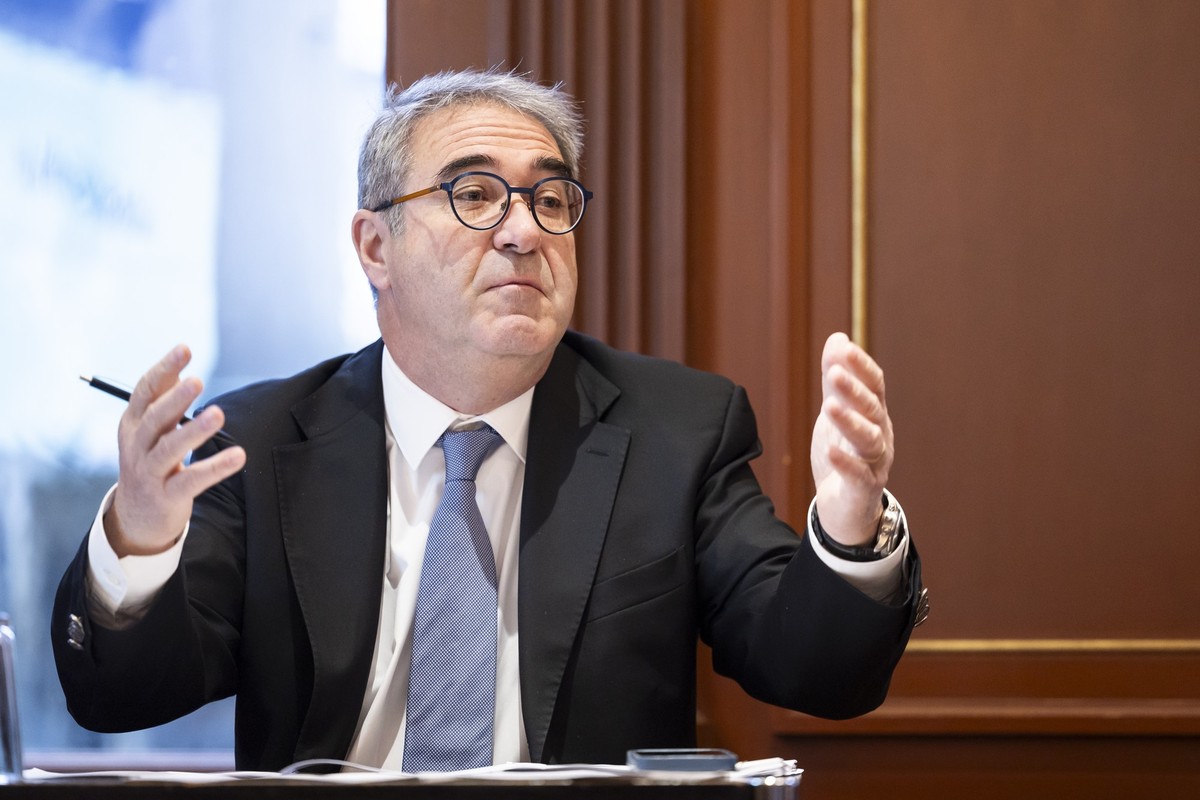 Le Conseiller d'Etat vaudois Frederic Borloz parle lors d'une conference de presse du Conseil d'Etat vaudois pour presenter son plan d'action 2025-2027 "Penurie de main-d' ...