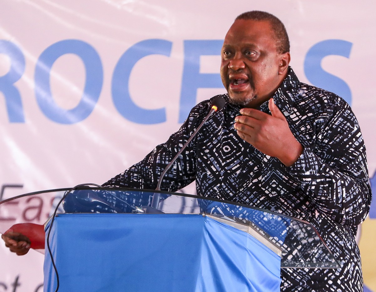 epa10351870 Kenya's former President and facilitator Uhuru Kenyatta (C), addresses delegation during the closing session of the Third Inter-Congolese Consultations of the East African Community ( ...