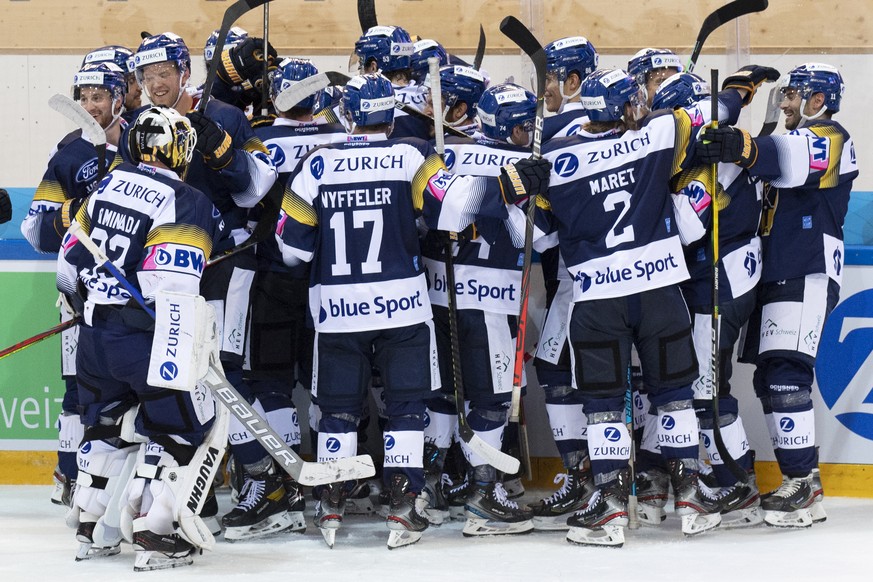 Jubel bei den Spieler vom SC Langenthal waehrend dem Swiss Ice Hockey Cup 1/8 Final zwischen dem SC Langenthal und den EV Zug, am Sonntag 25. Oktober 2020, in der Eishalle Schoren in Langenthal. (KEYS ...