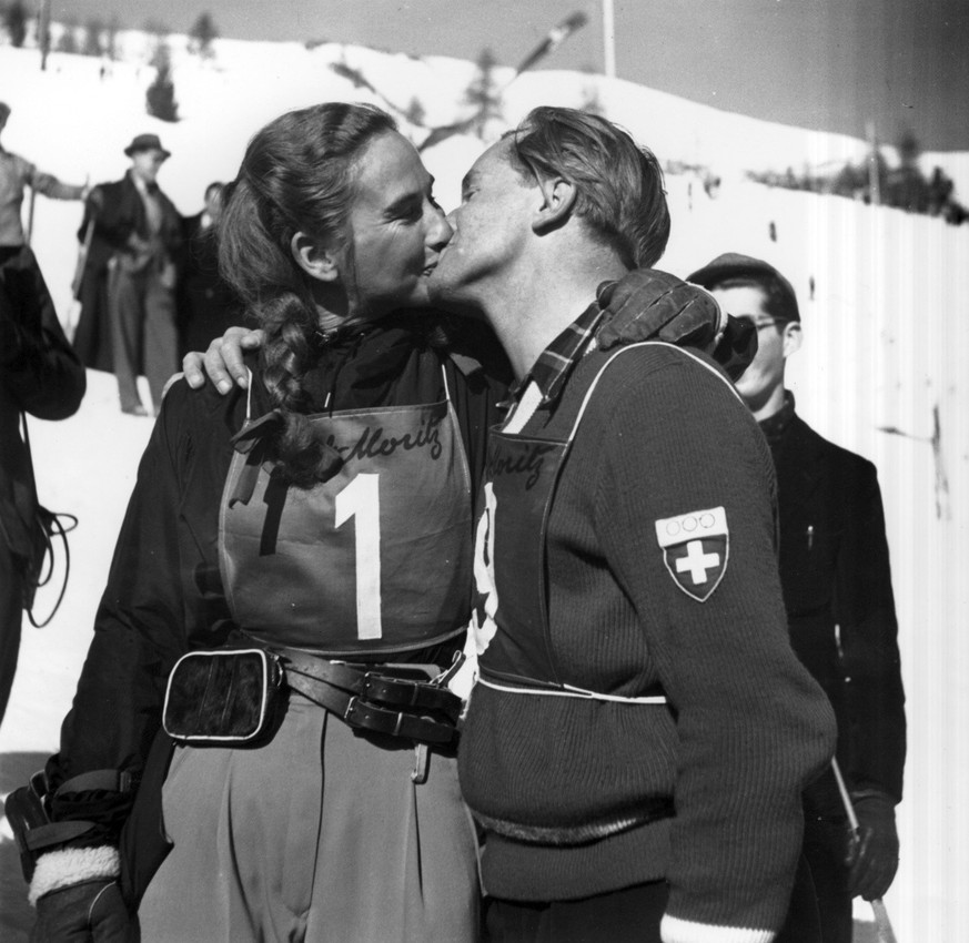 OLYMPIA ST. MORITZ 1948
RETROSPECTIVE VIEW OF A CENTENARY IN SPORT === OLYMPIA ST. MORITZ 1948 EDI REINALTER IS KISSING GRETCHEN FRASER === The two Olympia winners of the discipline slalom skiing at t ...