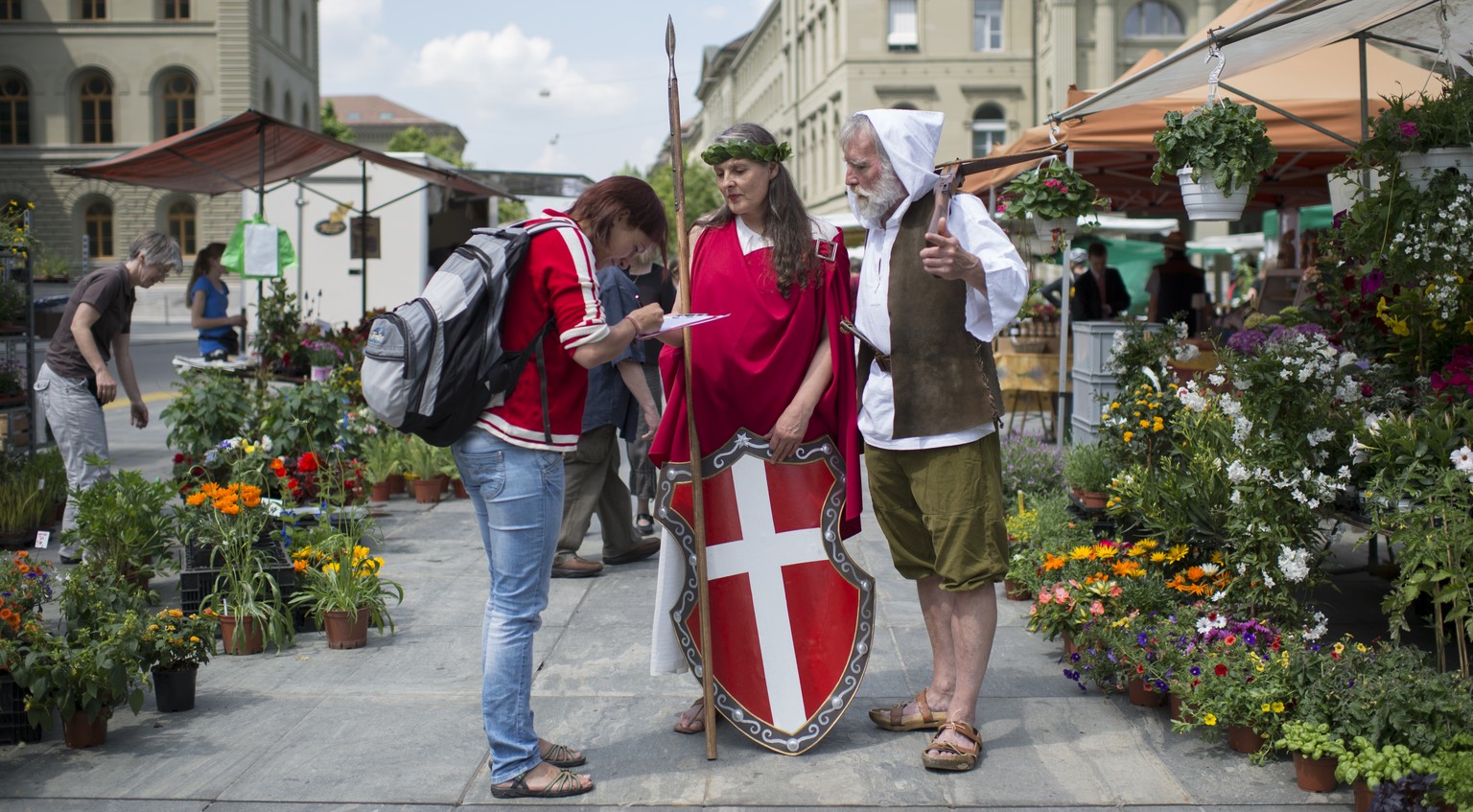 Parteien und Komitees sammeln heute vor allem auf der Strasse Unterschriften für Volksinitiativen.