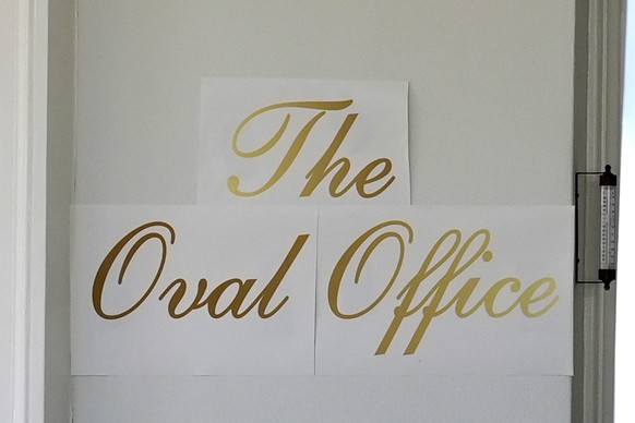 epa12505279 The Oval Office with a new sign up front is seen at the White House in Washington, DC, USA, 05 November 2025. EPA/YURI GRIPAS / POOL