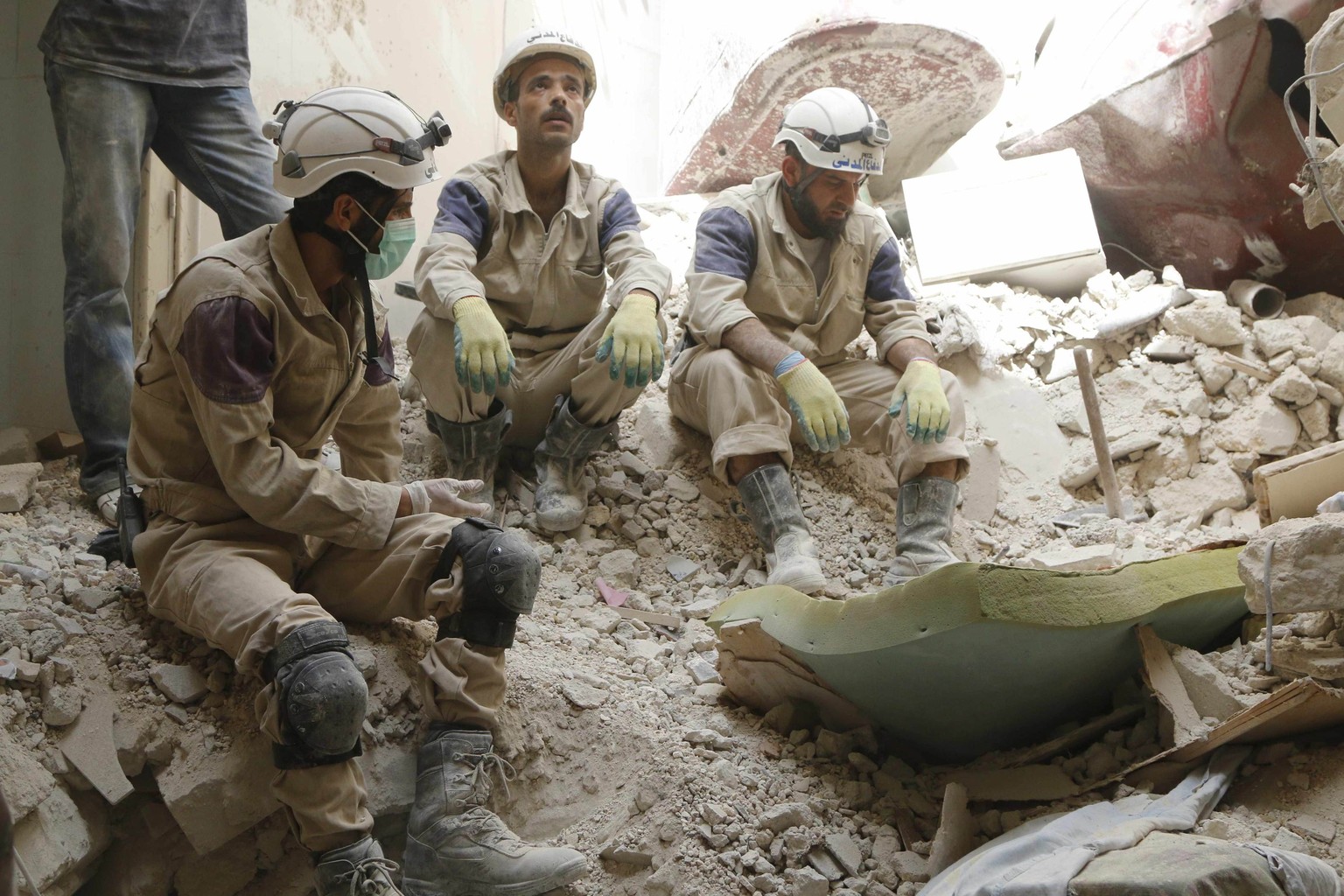 Mitglieder der Zivilschutzbrigade in Aleppo.