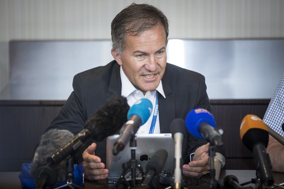 Michael Bociurkiw während einer Pressekonferenz.