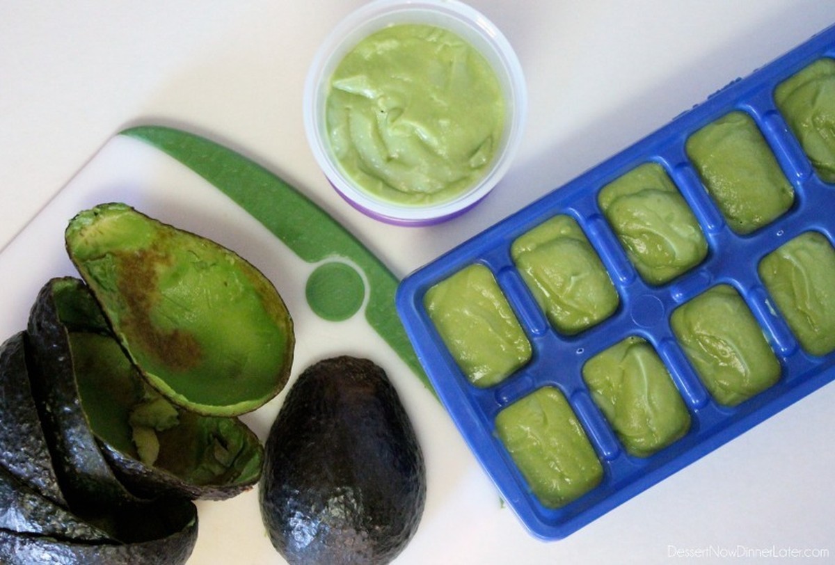 http://theprudentpantryblog.blogspot.ch/2012/04/how-to-store-avocados.html avocado püree puree guacamole einfrieren eisbehälter eiswürfel food hack essen http://theprudentpantryblog.blogspot.ch/2012/0 ...