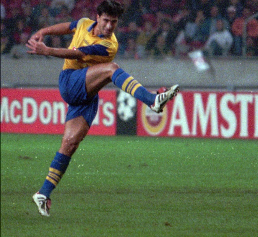 25.09.1996: Murat Yakin sticht mit seinem Freistoss mitten ins Ajax-Herz und bringt Mama Emine zum Weinen
