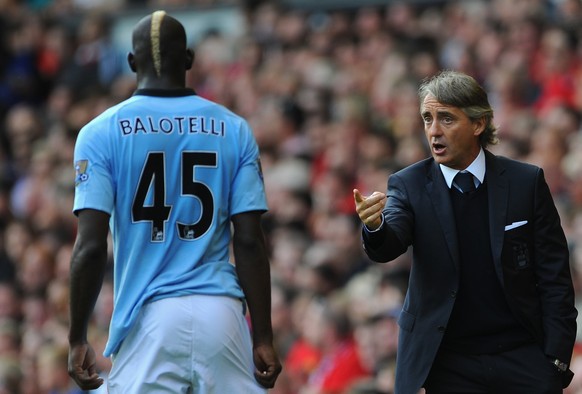 LIVERPOOL, ENGLAND - AUGUST 26: Manchester City Manager Roberto Mancini gives instructions to Mario Balotelli of Manchester City during the Barclays Premier League match between Liverpool and Manchest ...