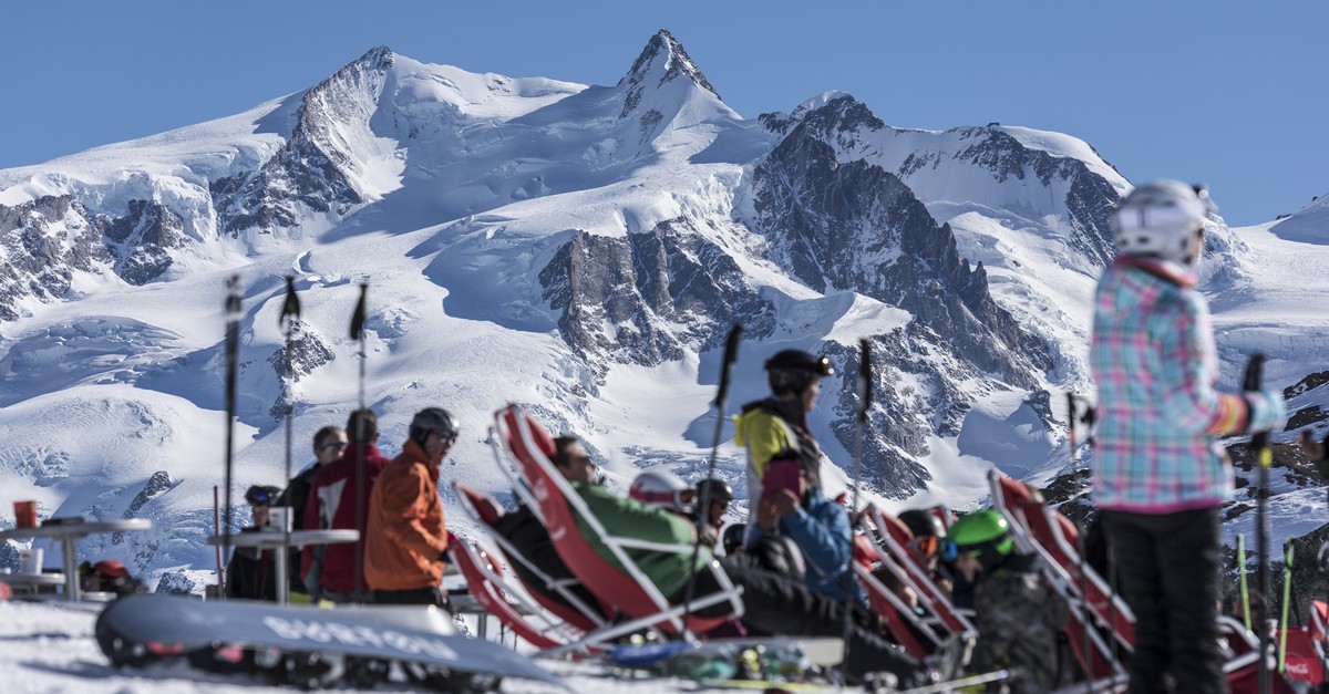 Snowboarder stirbt nach Kollision mit Motorschlitten in Zermatt VS