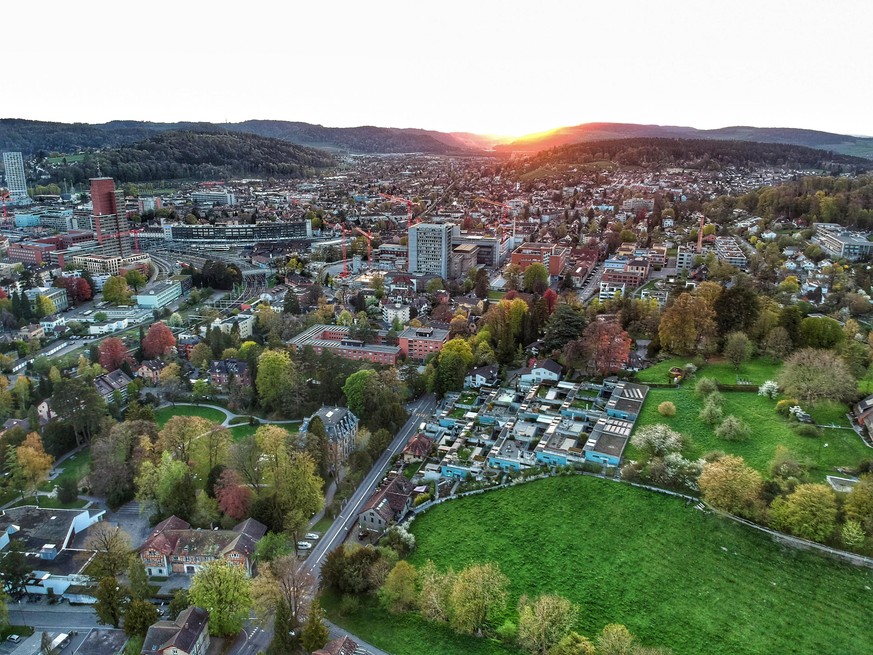 Winterthur bei Sonnenuntergang. Es fehlt (höchstens) ein See.