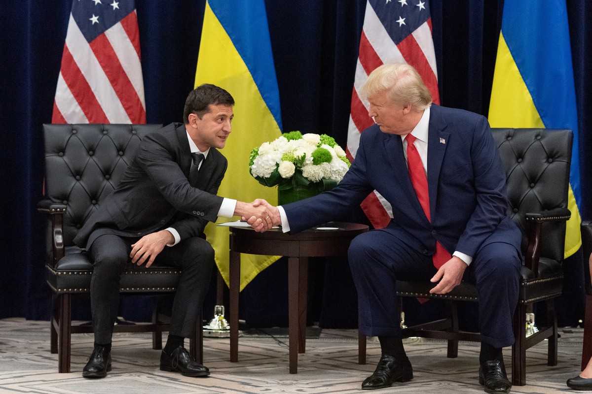 epa07869481 A handout photo made available by Ukraine Presidential Press Service shows Ukraine's President Volodymyr Zelensky (L) and US President Donald J. Trump (R) during a meeting on the side ...