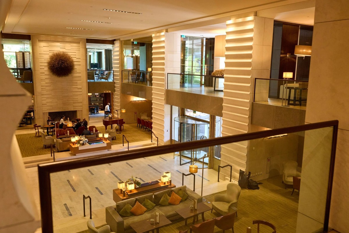 L'hôtel Intercontinental, ici le hall d'entrée, accueille souvent des négociations diplomatiques.