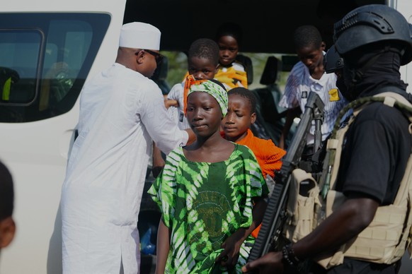 Freed students from St. Mary's Catholic School in the Papiri community arrive at the government house, in Minna, Nigeria, Monday, Dec. 22, 2025. (AP Photo/Sunday Alamba)
APTOPIX Nigeria Abduction ...