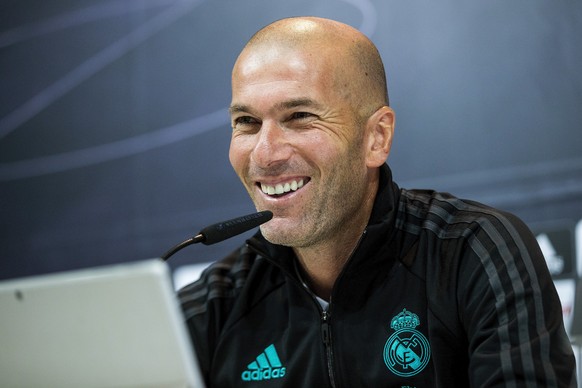 epa06213516 Real Madrid&#039;s head coach, French Zinedine Zidane, attends a press conference at the team&#039;s Valdebebas sports facilities in Madrid, Spain, on 19 September 2017. Real Madrid will f ...