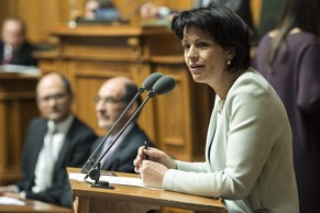 Medienministerin Leuthard im Nationalratssaal.