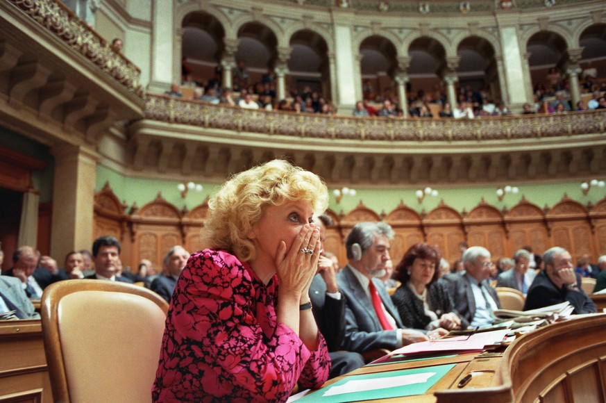 ARCHIVE --- ANSTELLE DER OFFIZIELLEN KANDIDATIN DER SP, CHRISTIANE BRUNNER, WIRD VOR 25 JAHREN, AM 3. MAERZ 1993, DER NEUENBURGER FRANCIS MATTHEY ALS BUNDESRAT GEWAEHLT. NACH BEDENKZEIT UND RUECKSPRAC ...