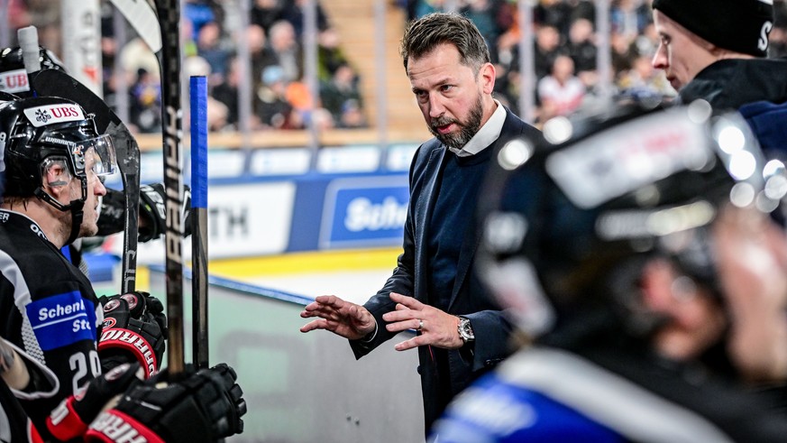 Fribourg&#039;s coach Lars Leuenberger, during the game between Switzerland&#039;s Fribourg-Gotteron and the Czech HC Pardubice, at the 96th Spengler Cup ice hockey tournament in Davos, Switzerland, o ...