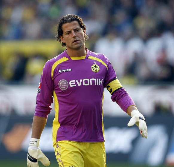 DORTMUND, GERMANY - SEPTEMBER 26: Torwart Roman Weidenfeller von Dortmund wÃ¤hrend des Bundesligaspiels zwischen Borussia Dortmund und dem FC Schalke 04 im Signal Iduna Park am 26. September, 2009 in  ...