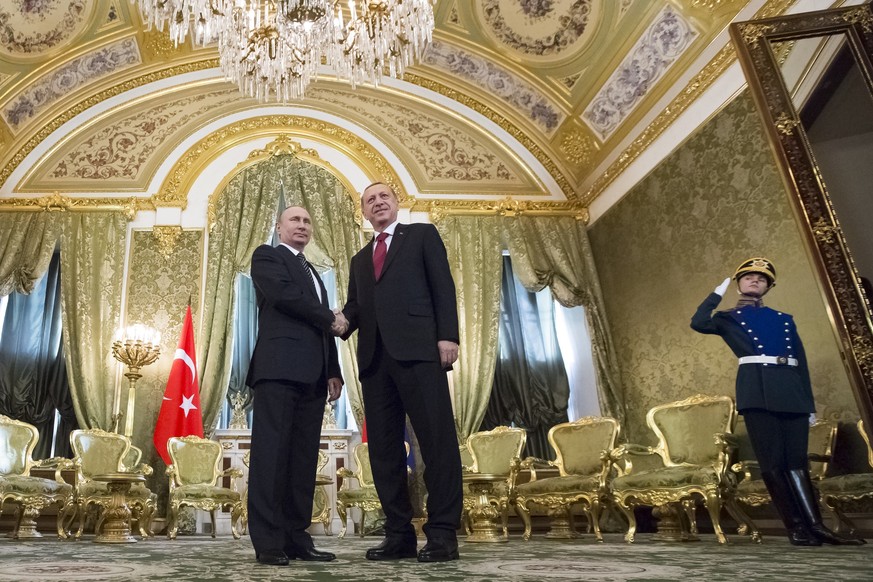 Russian President Vladimir Putin, left, shakes hands with Turkey&#039;s President Recep Tayyip Erdogan during their meeting in the Kremlin in Moscow, Russia, Friday, March 10, 2017. Putin is hosting h ...