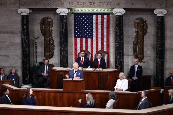 epa12920126 Britain's King Charles III (C) addresses a joint meeting of Congress in the US Capitol in Washington, DC, USA, 28 April 2026. King Charles III and Queen Camilla are visiting the US on ...
