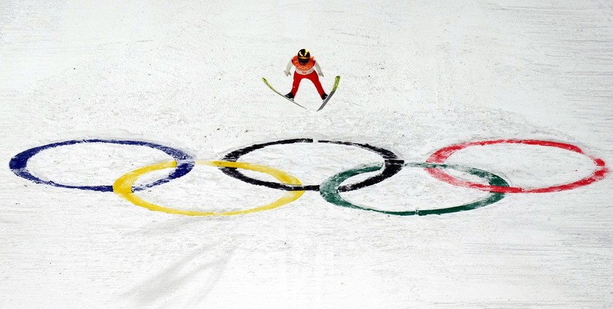 epa09755465 Simon Ammann of Switzerland during the Men&#039;s Team Ski Jumping Large Hill final at the Zhangjiakou National Ski Jumping Centre at the Beijing 2022 Olympic Games, Zhangjiakou, China, 14 ...