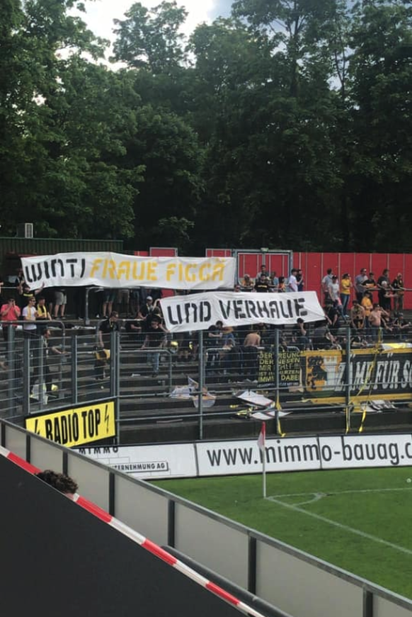 «Winti Fraue figgä und verhaue»: Das Transparent der Fans des FC Schaffhausen.