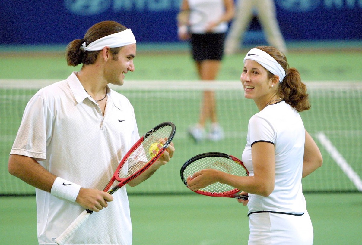 Bildnummer: 00440082 Datum: 01.01.2002 Copyright: imago/Hasenkopf
Roger Federer (li.) und Miroslava Vavrinec (beide Schweiz); quer, Miroslawa Mirka Mirca , Ball, Spielerfrauen, Spielerfrau, Partnerin ...