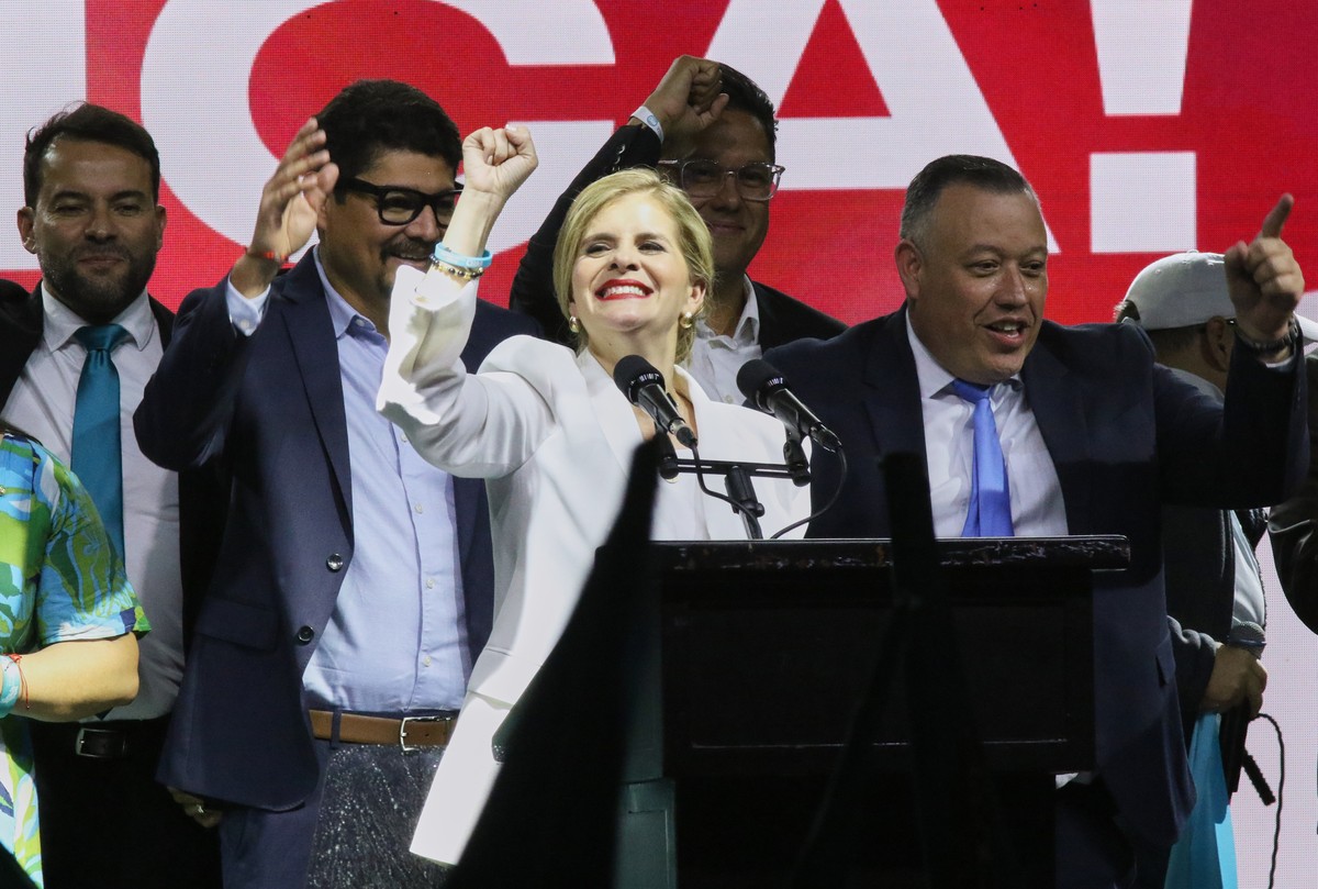 Presidential candidate Laura Fernández addresses supporters after polls closed in San Jose, Costa Rica, Sunday, Feb. 1, 2026. (AP Photo/Carlos Borbon)
Laura Fernandez