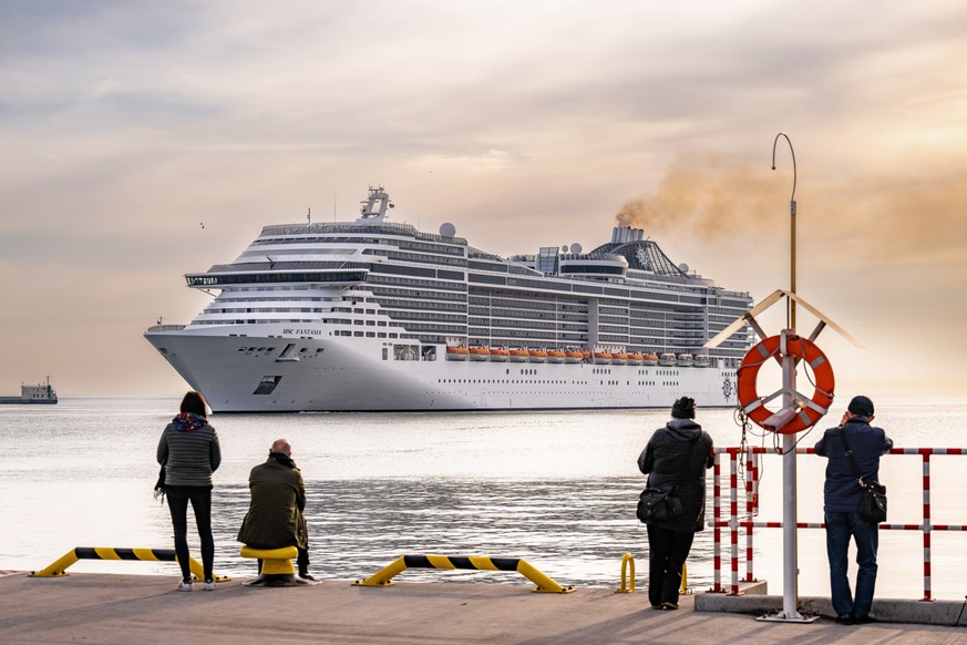 epa10604034 People look as the first cruise ship of the season - MSC Fantasia - enters the port of Gdynia, Poland, 02 May 2023. MSC Fantasia is the longest vessel that the port of Gdynia will host thi ...
