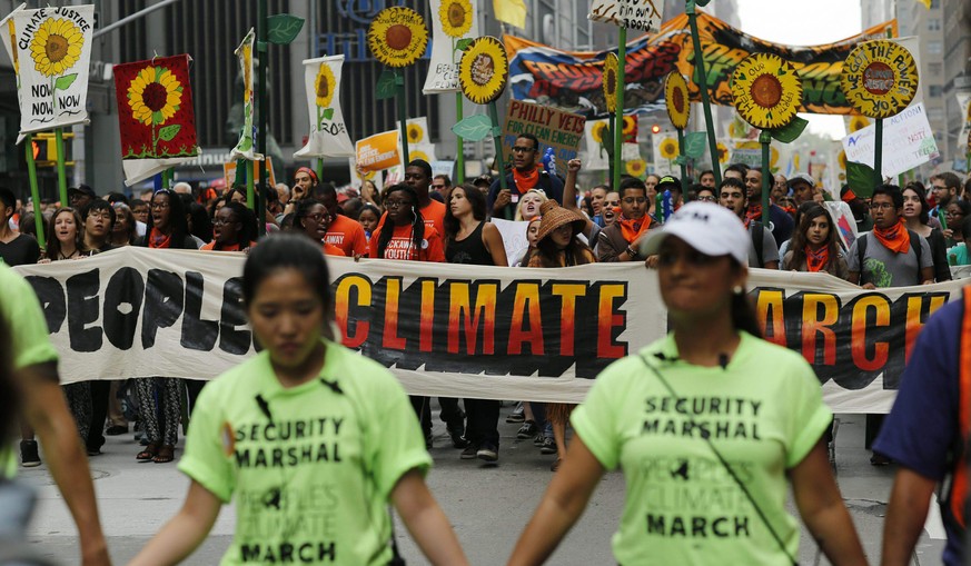 Mit Plakaten und Trillerpfeifen für Klimaschutz: Demonstration in New York.