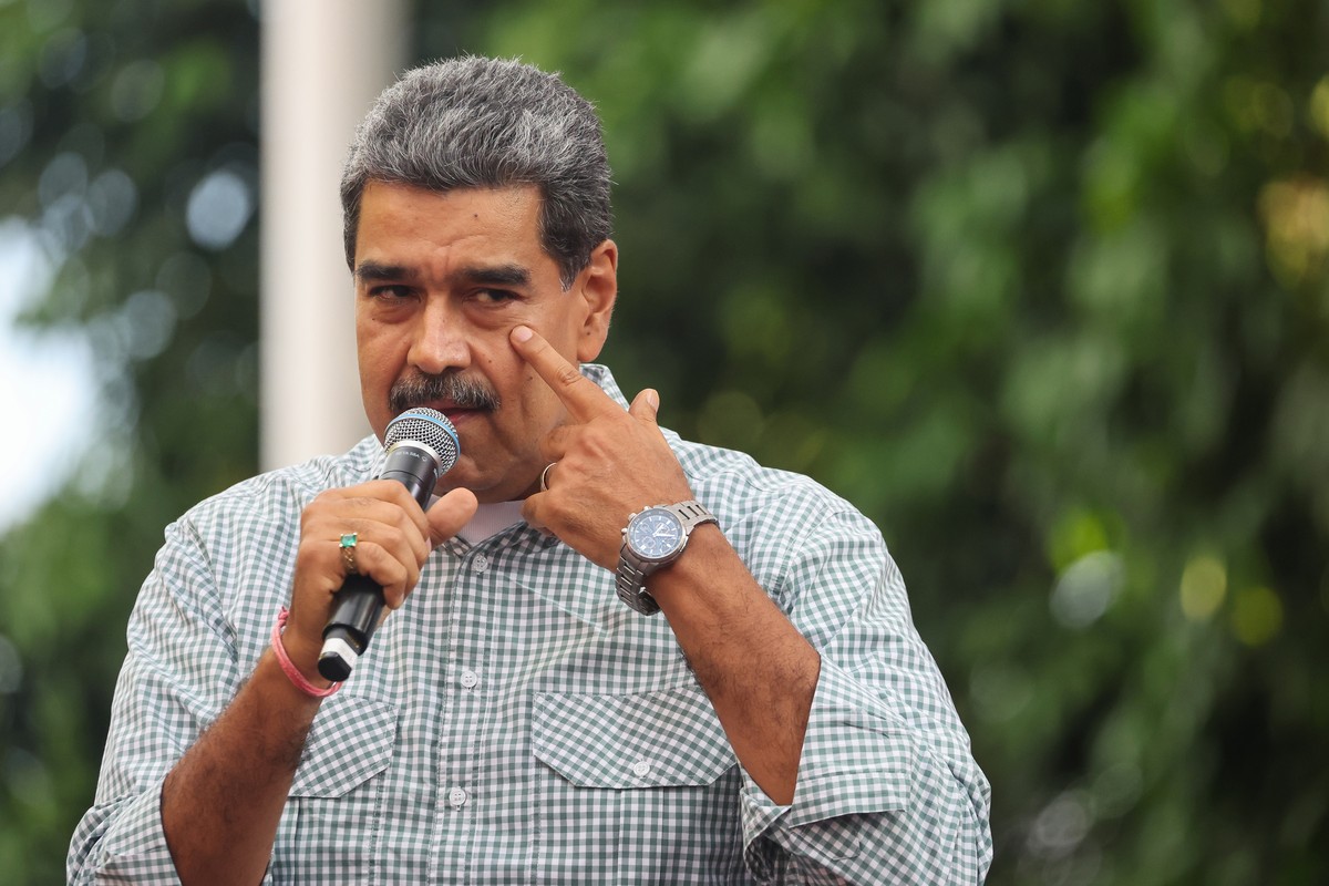 epa11570312 Venezuelan President, Nicolas Maduro, speaks to his followers in Caracas, Venezuela, 28 August 2024. Chavista supporters celebrated on 28 August in the streets of Venezuela the re-election ...