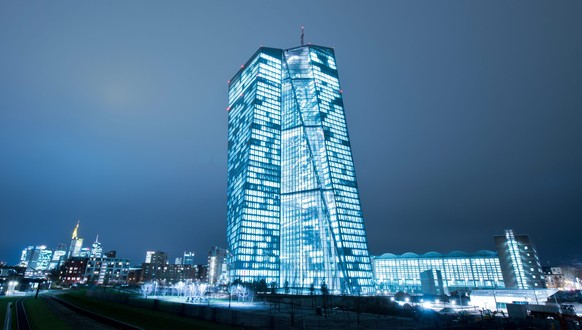 Sitz der Europäischen Zentralbank in Frankfurt: Die Geldhüter der EU wollen wohl bald eine noch expansivere Geldpolitik betreiben. Das dürfte die SNB bei ihrem Schritt auch berücksichtigt haben.